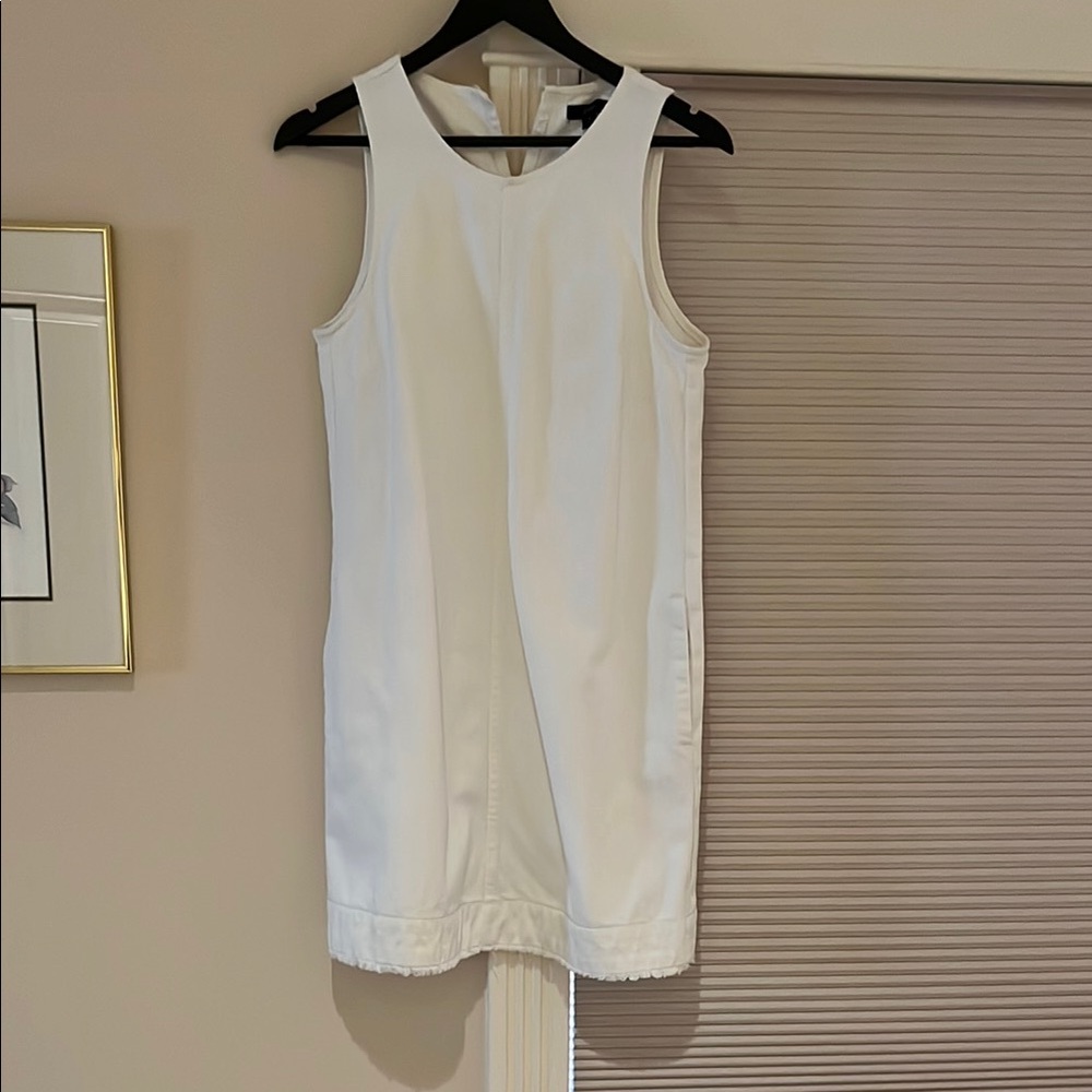LAST CHANCE Elegant White Sleeveless Dress